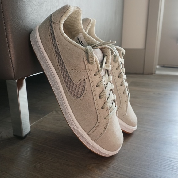 Nike Women's Court Royale Premium, Spruce green - Picture 3 of 8